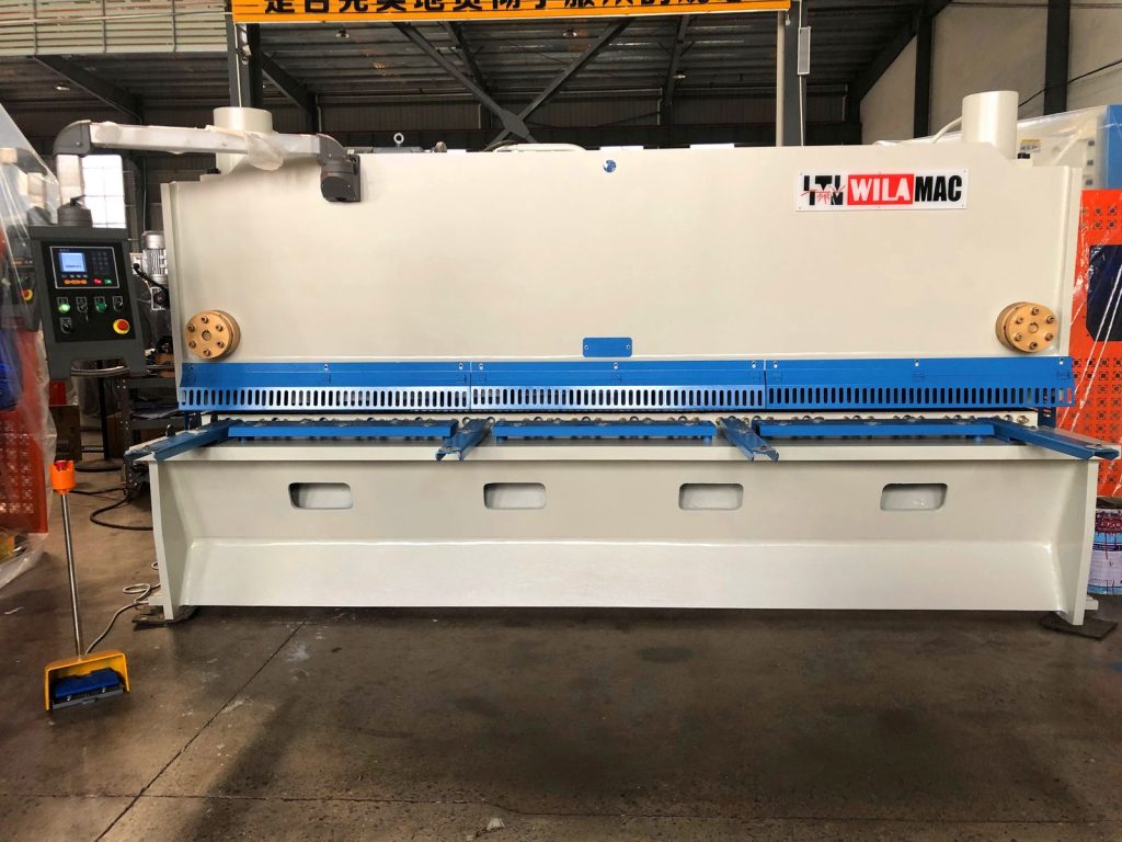QC11K Hydraulic Guillotine Shearing Machine &mdash; 2500mm, Estun E21 NC