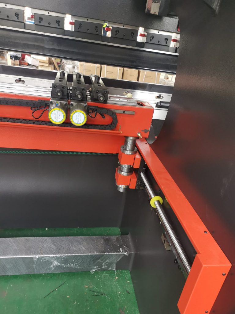 2 &times; 200T Tandem Press Brake &mdash; Synchronized, 6 Axis, DELEM Control