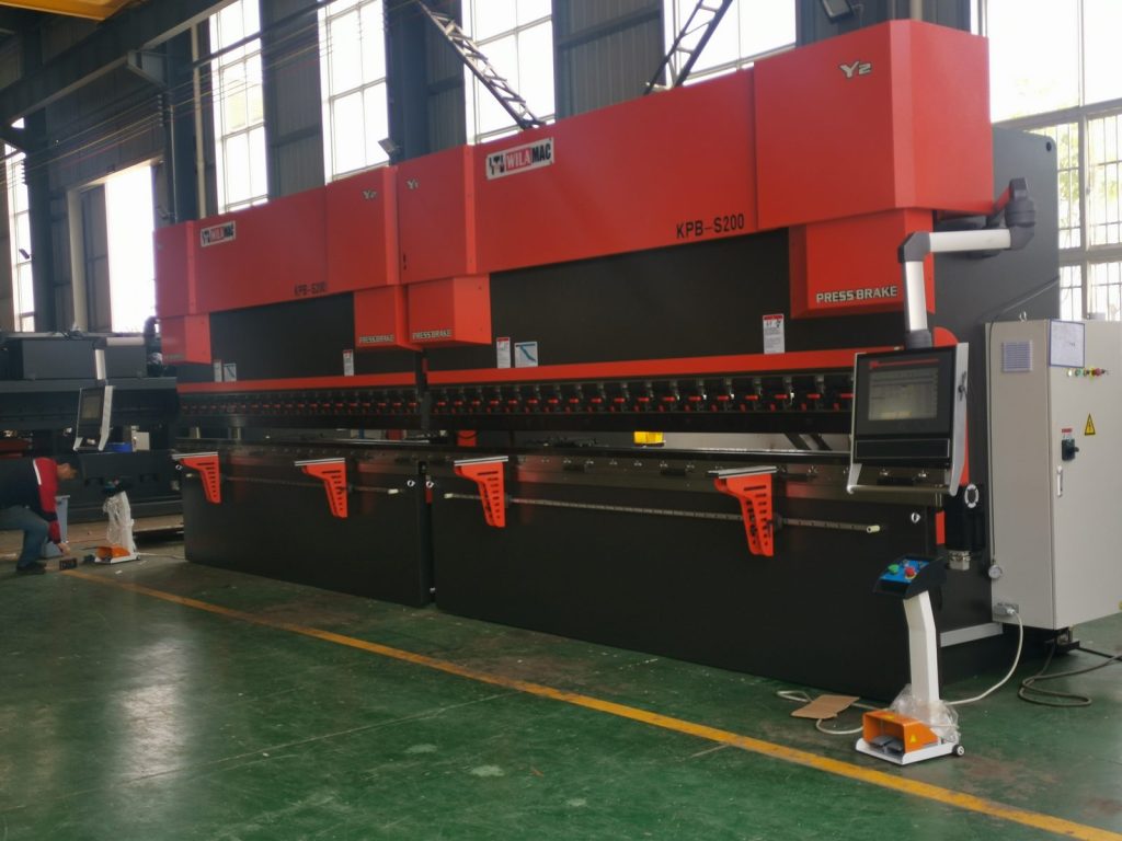 2 &times; 200T Tandem Press Brake &mdash; Synchronized, 6 Axis, DELEM Control